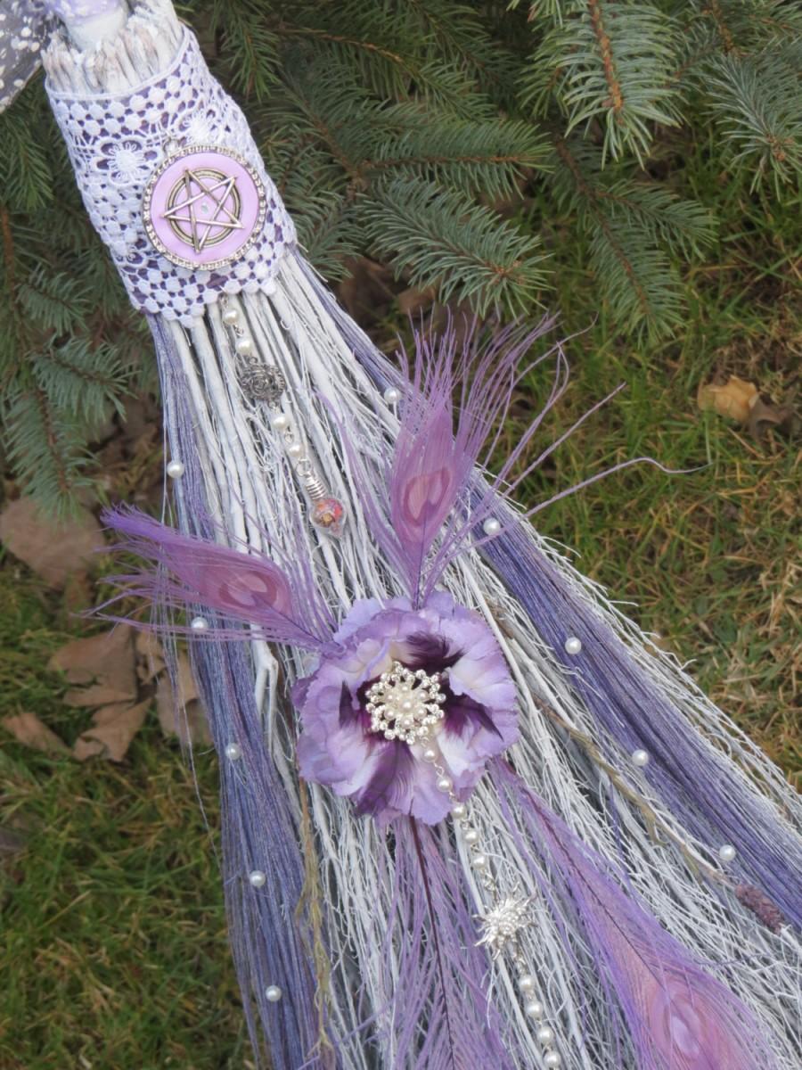 Mariage - Lavender Wedding Broom, Handfasting Besom, Wiccan Wedding,Handcrafted Witches Broom, Jump the Broom, Broom Jumping, Witchcraft Wicca, Pagan,