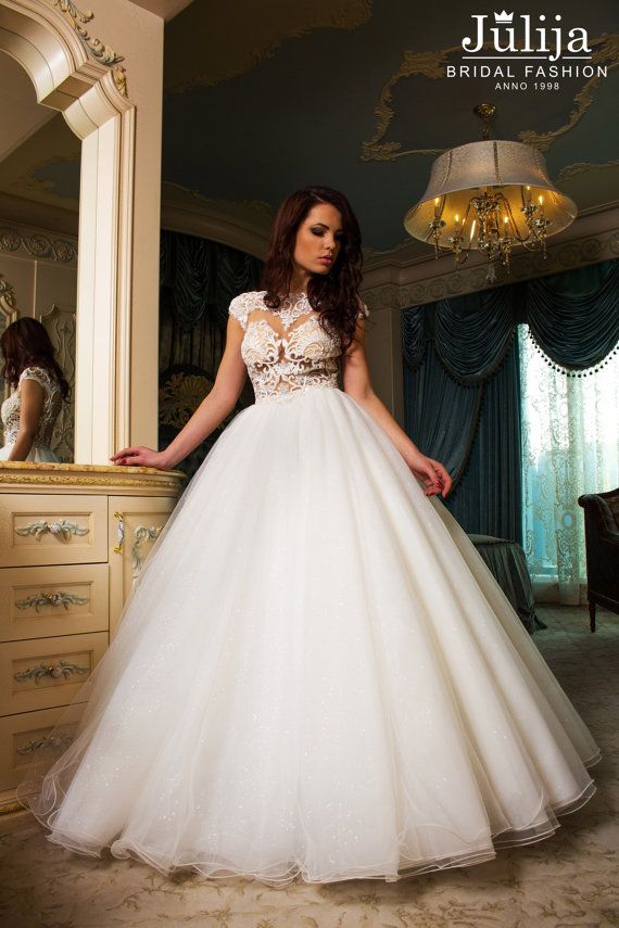 Mariage - Non-corset , Princess Wedding Dresses 2016. Luxury, Unique , Gorgeous, Vintage, Bohemian , Modern, Bling Wedding Dress, Bridal Gown.