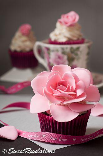 Hochzeit - Valentine Rose Cupcakes ~ Tutorial