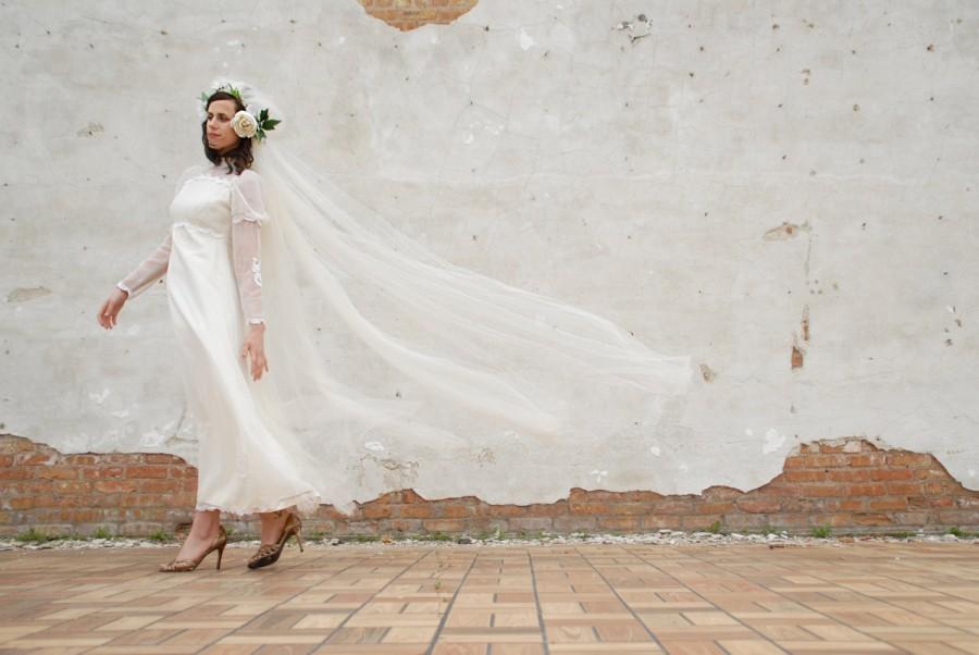 Свадьба - Extra long wedding veil, white flower halo headpiece, cathedral bridal tulle, boho 1960s