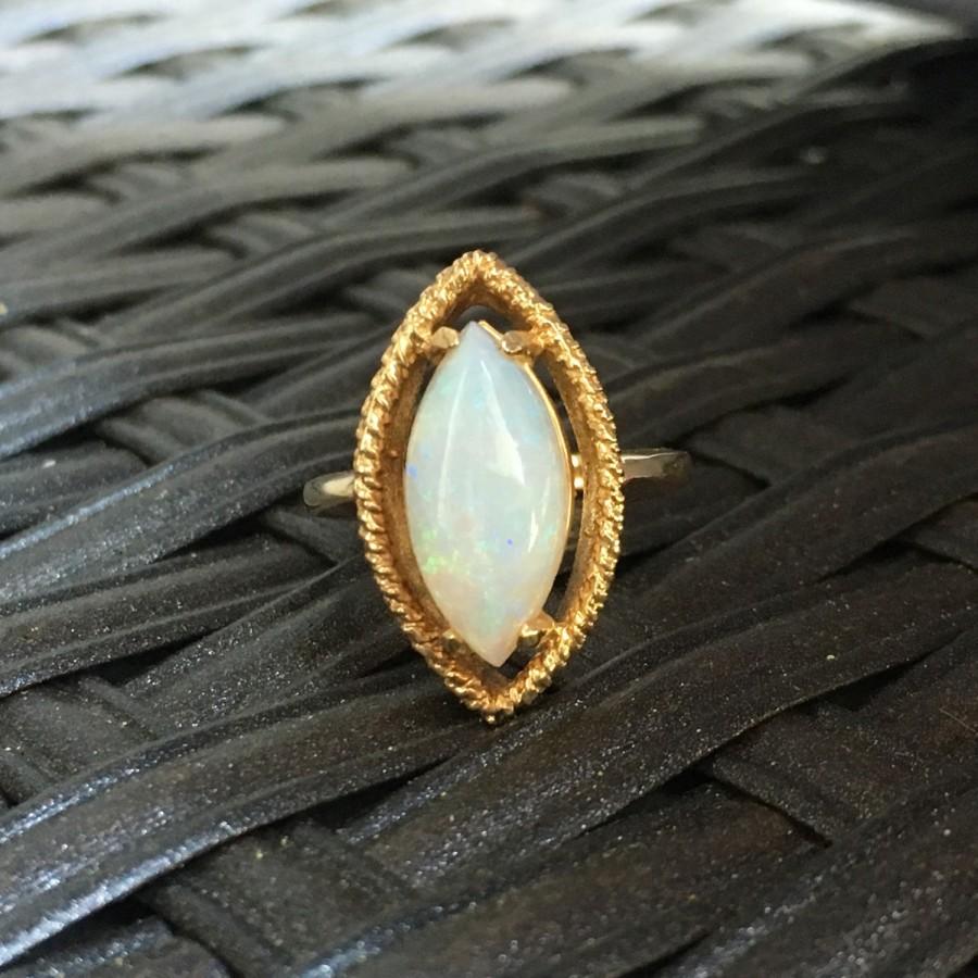 Mariage - Vintage Opal Ring. 3 Carat White Opal in 14K Yellow Gold. Unique Engagement Ring. Estate Jewelry. October Birthstone. 14th Anniversary Gift.