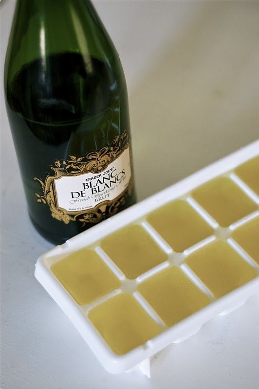 Hochzeit - Morning Of The Wedding- Champagne Ice Cubes For Orange Juice In The Morning!! A Good Maid Of Honor Will Remember To Make These ;) - Chicnest.net