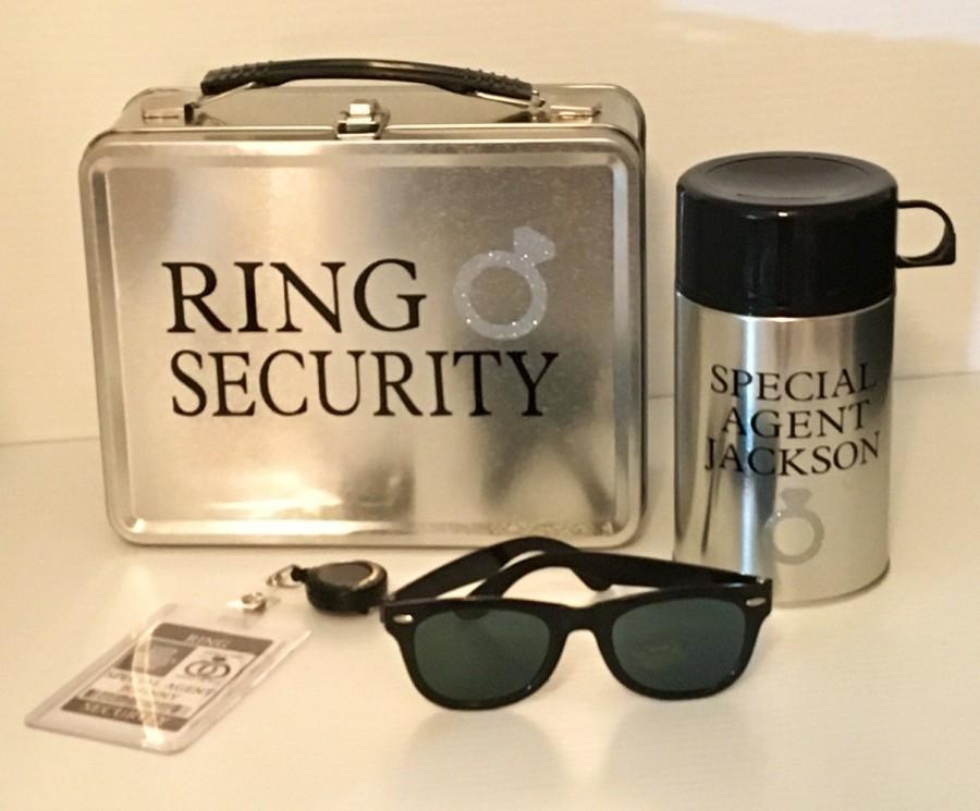 زفاف - Deluxe Ring Security Box Set - W/ Personalized Sunglasses, Security Badge, Thermos (Ring Bearer Pillow Alternative)