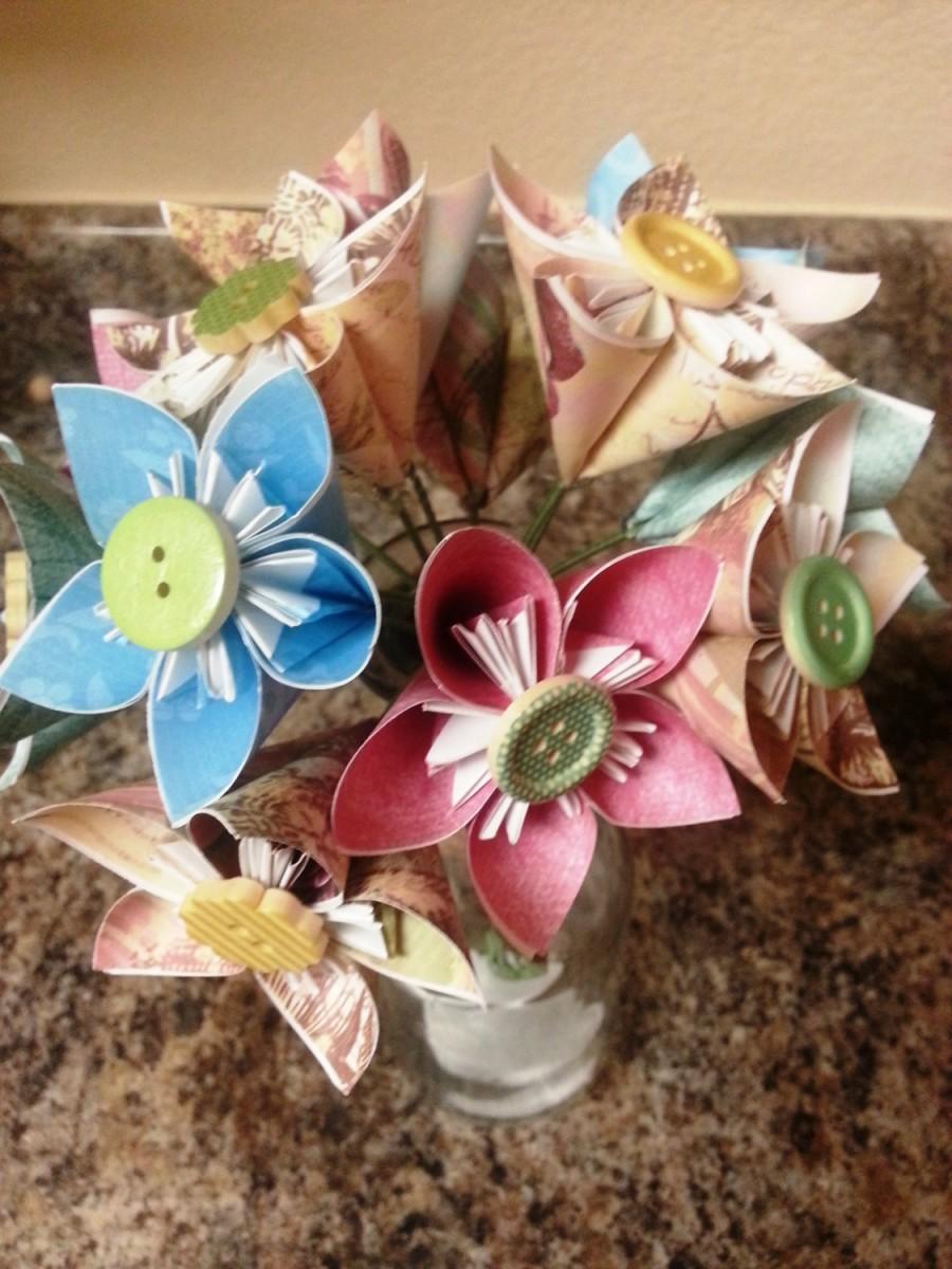 Hochzeit - Origami Paper Flowers / Wedding / Bouquet / Special Occassion Bouquet / Origami / Alice in Wonderland