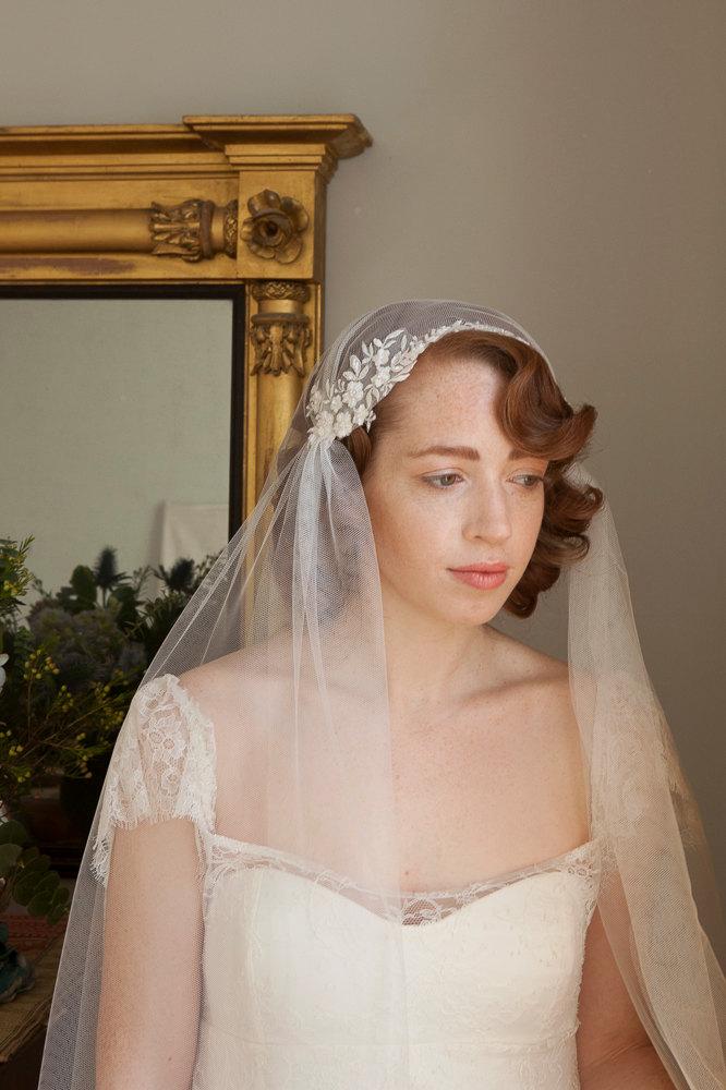 Mariage - Stunning Juliet Cap Veil with Beaded lace ,Ivory or champagne Kate moss style veil, 1930s Vintage style veil, chapel length veil