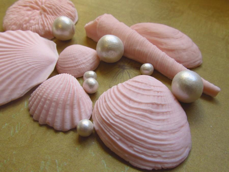 Свадьба - Fondant Seashells and Pearl cake topper or cupcake topper Beach wedding Ocean wedding edible decorations nautical party