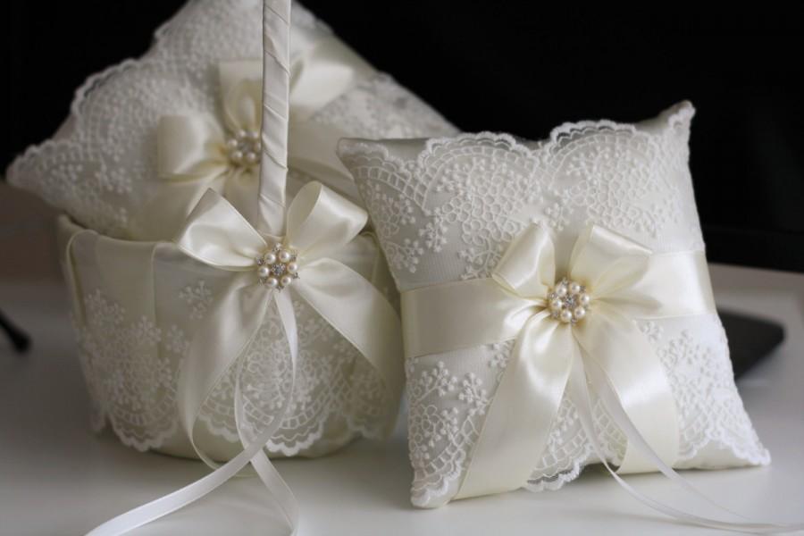 Hochzeit - Cream Wedding Pillow Basket Set  Beige Lace Ring Holder and Flower Girl Basket  Ivory Lace Ring Bearer Pillow and Petals Basket + Brooch