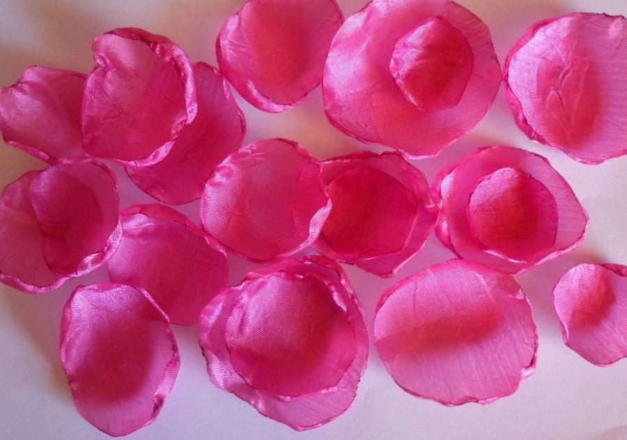 Mariage - Set of 100 pink fucsia petals, wedding decor, party decoration, table decoration, fabric flowers, diy supplies, confetti, birthday party