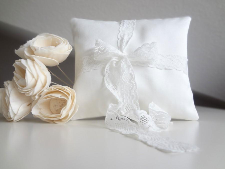 Mariage - Bridal pillow, ring bearer cushion, White wedding pillow with lace bow decoration country wedding