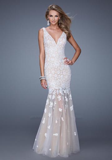 Hochzeit - Sleeveless V-neck Appliques Tulle Ruched Floor Length Sheath