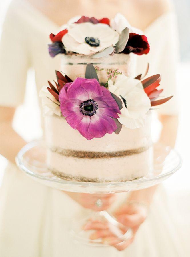 زفاف - A Royal Celebration Complete With Cakes And A Crowned Puppy