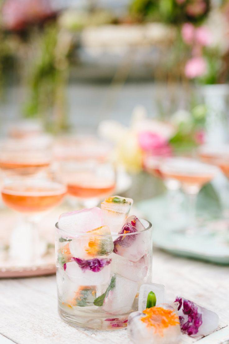 Hochzeit - The Prettiest Way To Give Back? This Floral And Bubbly Party