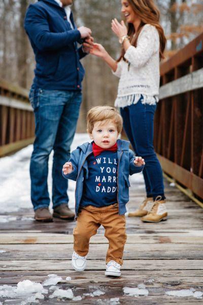 Hochzeit - How He Asked: The Cutest One-Year-Old Helps Dad Propose To His Mom