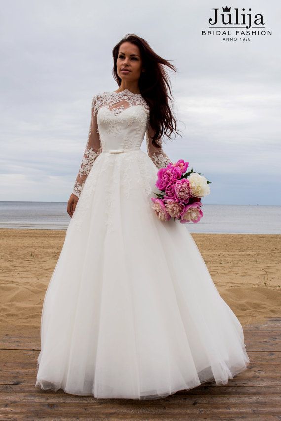 Hochzeit - Vintage Princess Wedding Dress With Long Lace Sleeves-beach Wedding Dress-boho -boho Chic-romantic -bohemian-fluffy-tulle-lace
