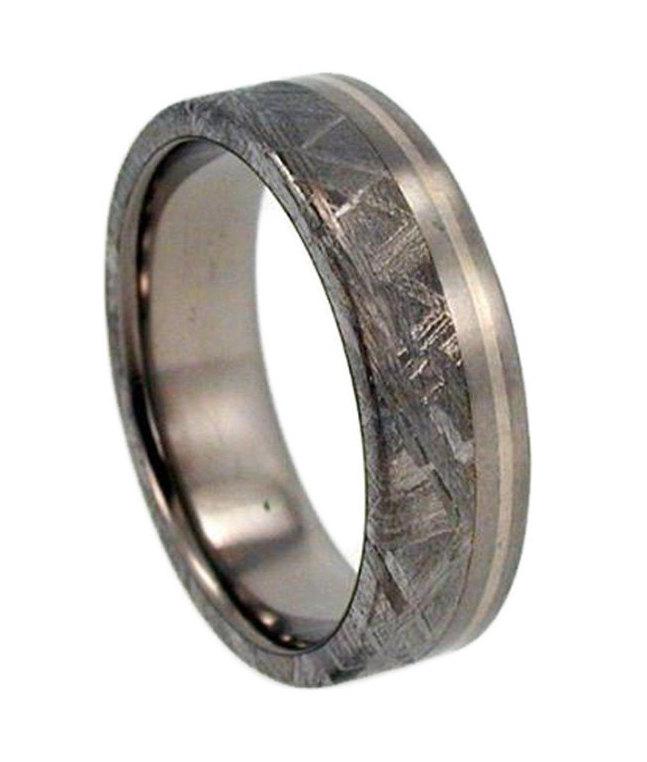 زفاف - Meteorite Ring, Offset 10k White Gold Pinstripe, Meteorite Titanium Band