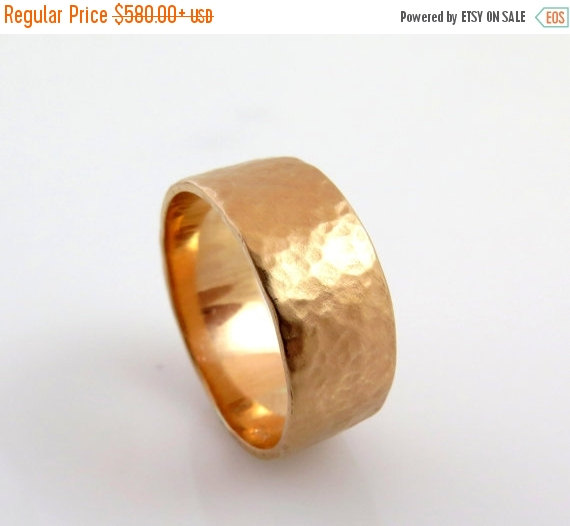 Mariage - ON SALE Wedding Band Rose Gold, 14K Gold Ring, Hammered Wedding Band, Rustic Ring, Modern Wedding ring, Hammered gold ring, Matte rose gold