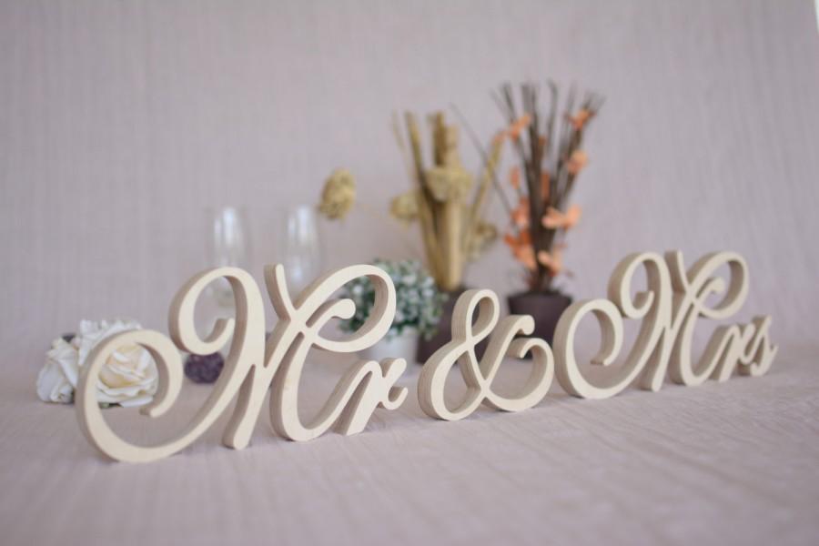 Mariage - Mr Mrs table signs. Wedding signs Mr Mrs set. Top table Mr and Mrs wooden signs. Wedding table decor.