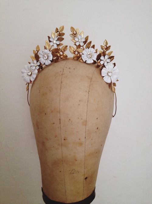 زفاف - White Blossoms Crown, Limited Edition, One Of A Kind