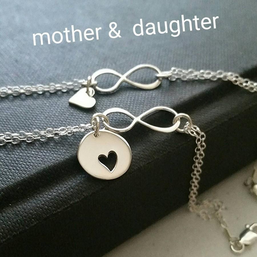 زفاف - Mother of the bride gift, mom and daughter heart bracelets - infinity bracelets - gold or 925 sterling silver - mothers day gift