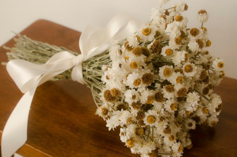 Свадьба - Simple hand-tied "daisy" bouquet, simple white bouquet, wildflower wedding, bridal bouquet, bridesmaid bouquets, summer wedding,