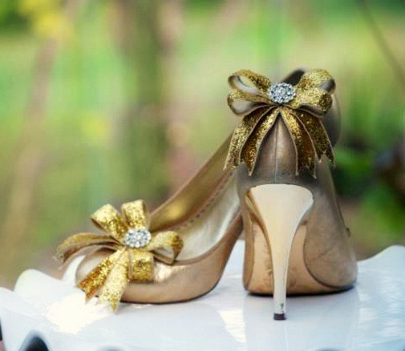 Свадьба - Bow Shoe Clips Sparkly & Metallic Golden Gold / Red / Royal Blue / Fuschia. Summer Shabby Chic Fashion Couture, Rhinestone Glitter Glittery
