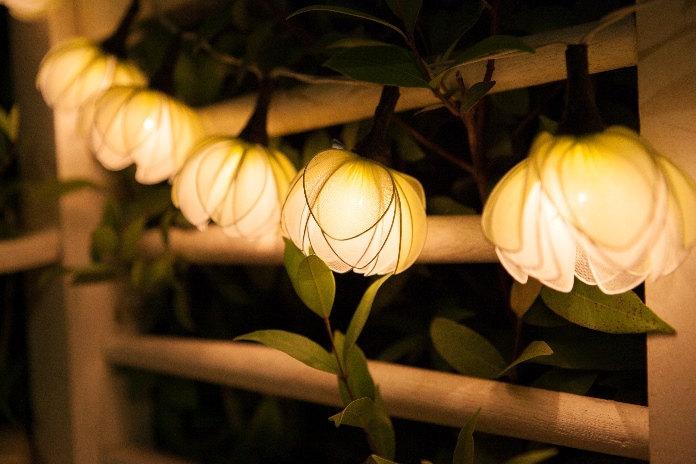 Mariage - White Lotus with leaf fairy string lights for Patio,Wedding,Party and Decoration (20 bulbs)