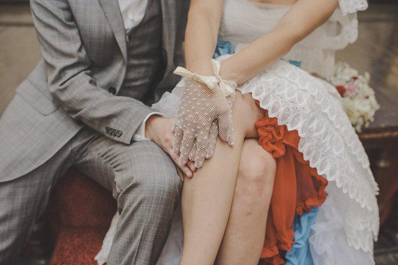 Mariage - Ivory Bridal Crochet/Filet/Fishnet Gloves with Ivory Satin Bows and Pearls as Featured on Rock n Roll Bride