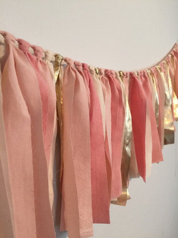 Свадьба - Pink Rag Garland. Photo Backdrop For Parties. Pink, Gold Wedding Decor. Hand Dyed Fabric Garland. Wedding Photo Booth Prop. Blush Gold Party