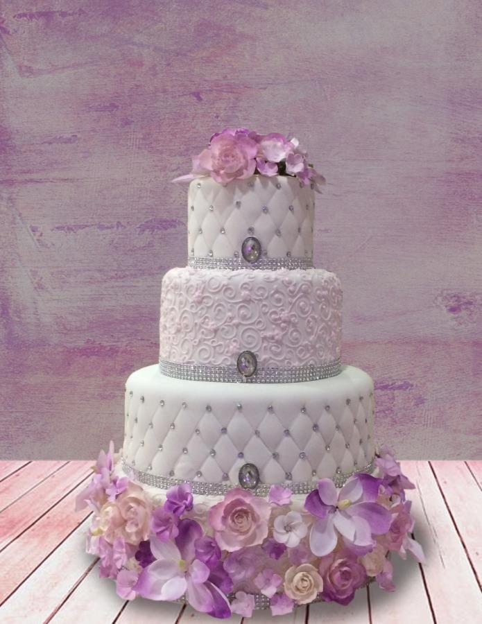 Mariage - Lavender And White Wedding Cake