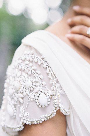 Hochzeit - 32 Strikingly Beautiful Wedding Dress Details