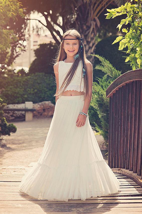 Hochzeit - Boho-chic Flower Girl Dress//Boho Girls Outfit //Junior Bridesmaid Dress //Boho skirt and top set // Bohemian flower girl // vintage wedding