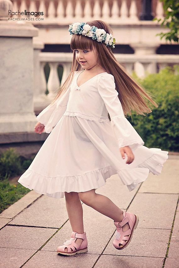 Hochzeit - First Communion Dress, Girls and toddlers Wedding Dress, White Flower Girl Dress
