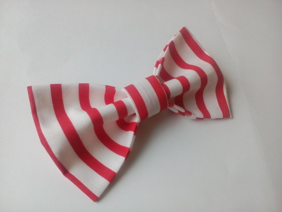 Mariage - Bow tie for men Men's white bowtie with vertical red stripes Noeud papillon pour l'obtention du diplôme Men's vlinderdas voor het afstuderen