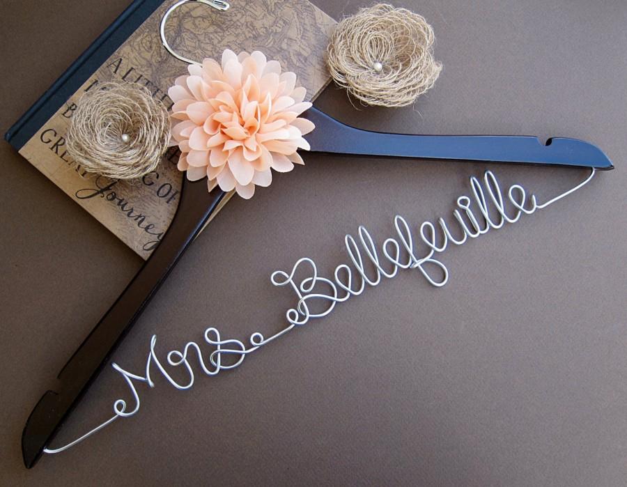 Свадьба - SALE Wedding Hanger / Bridesmaid gift / Bridal Hanger / Bridal Shower Gift / Bridal Party / Maid of Honor / Graduation Gift/