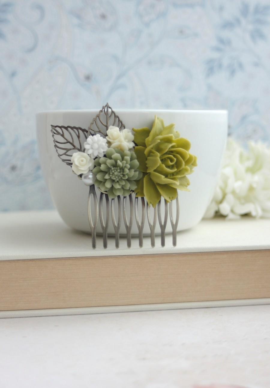 Свадьба - Ivory and Green Flowers, Olive Green Brass Leaf Flower Collage Wedding Hair Piece, Bridesmaids Comb, Green Woodland Country Nature Wedding