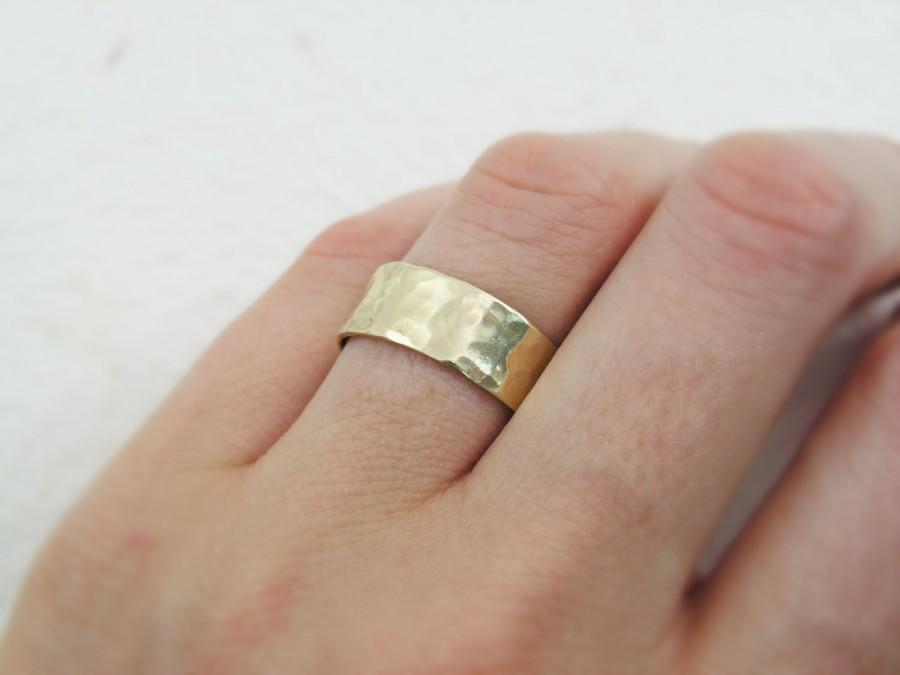 زفاف - Gold Hammered 7mm  wedding band. 14K  gold wedding band. Hammered textured ring. Rustic wedding band. Unisex wedding ring. wide wedding ring