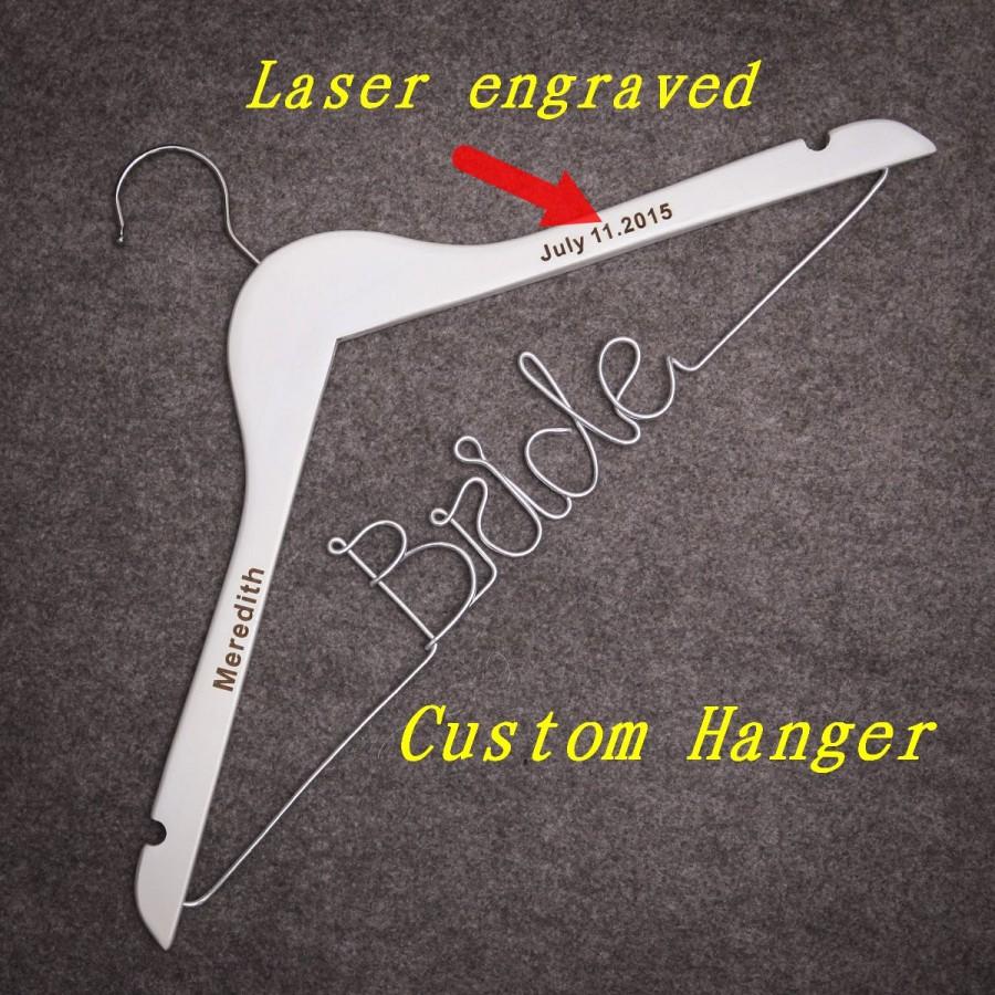 Mariage - Bride Dress hanger,Custom Wedding Gifts-Wood hangers-Custom name,Shape Hager,Personalized Coat Hanger, Wedding Hanger,Bridal wedding hanger,