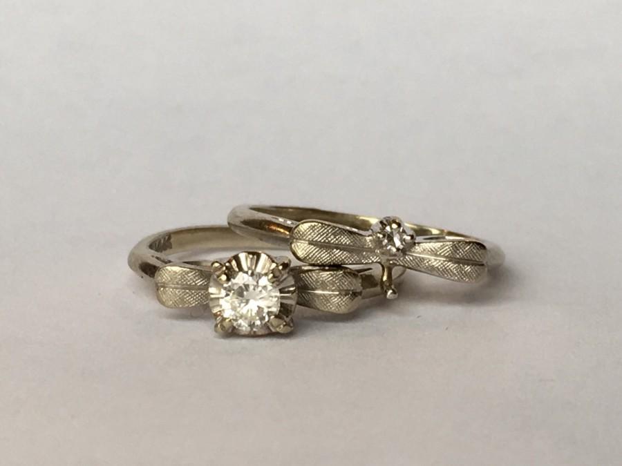 Свадьба - Vintage Diamond Engagement Ring and Wedding Band Set. 14K White Gold Bow Setting. Bridal Set. April Birthstone. Unique Engagement Ring.