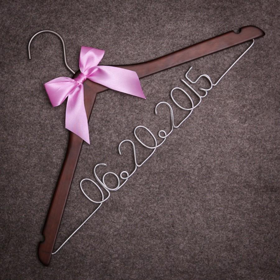 Mariage - Personalized wedding hanger with date, custom bridal bride bridesmaid name hanger, custom wedding hanger, personalized wedding dress hanger