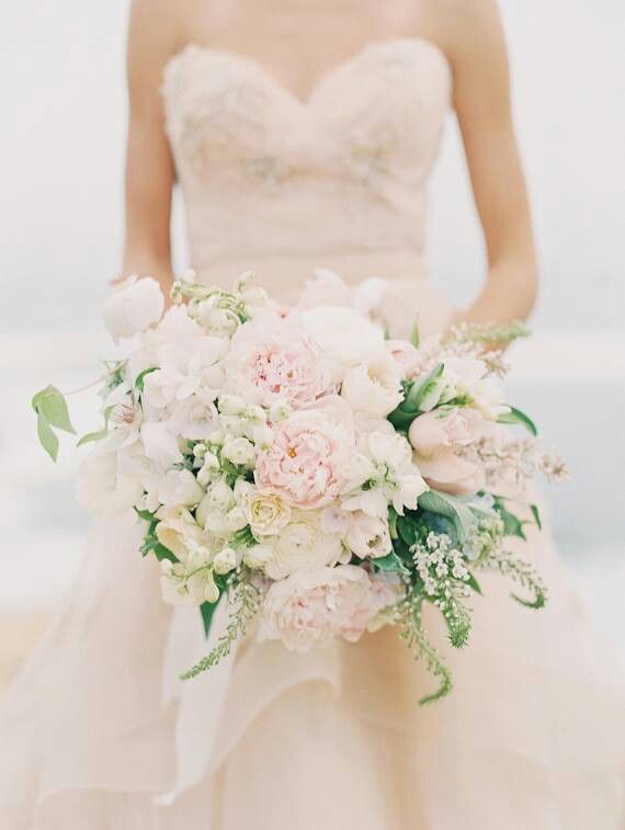 Hochzeit - 10 Romantic Bouquets That Stole Our Hearts