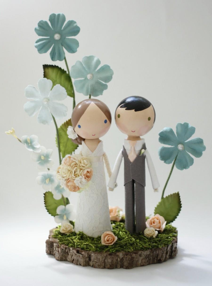 Mariage - custom wedding cake topper with wood slab whimsy garden