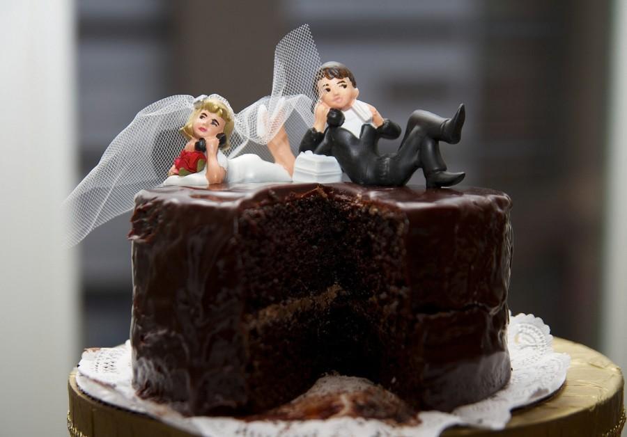 زفاف - Long Distance Bride and Groom Cake Topper - Refurbished Telephone Bride and Groom Cake Topper -- LoveNesting Cake Toppers
