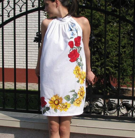 Mariage - Feel the summer breeze while walking in a dream- a field of flowers that just blossomed ... hand embroidered dress