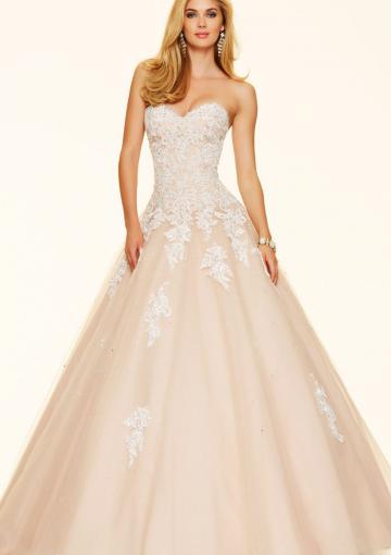 Mariage - Floor Length Sleeveless Nude Lace Up Appliques Tulle Sweetheart Ball Gown