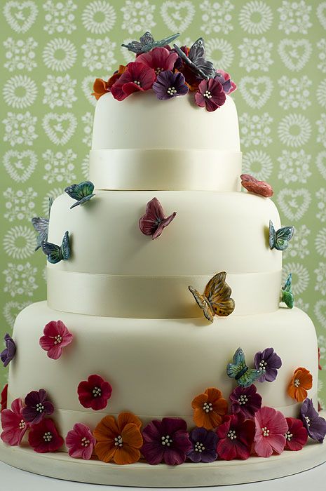 Hochzeit - Wedding Cake Designs: Romantic Wedding Cakes With Butterfly Decoration