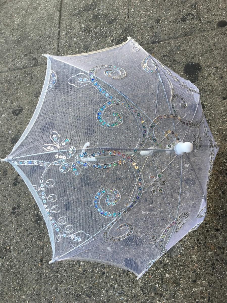 Mariage - Medium Lace embroidered parasol umbrella for wedding party decoration/wedding parasol /party parasol/ wall deco / 19" x 16"
