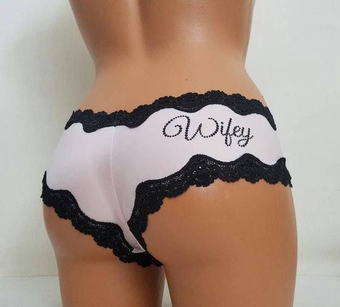 Свадьба - PINK w/ Black Wifey Cheeky Panties - Mesh Cutouts - Black Lace Trim - Sexy Boudoir Knickers - Personalized Bridal Panties - Sizes S-XL