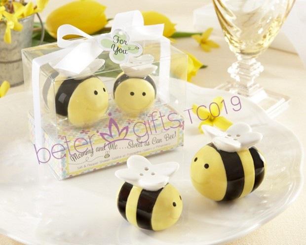 Hochzeit - Mommy and Me Sweet as Can Bee Ceramic Honeybee Salt and Pepper Shakers