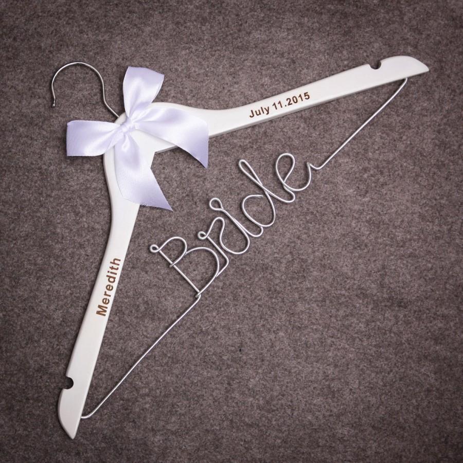 Mariage - Bride Dress hanger, Wedding Hanger,Personalized Wire Hanger, Custom Mother name, Personalized Wedding's Dress hanger,Wire Hanger,Party Gifts