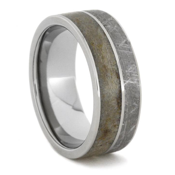 زفاف - Dinosaur Bone Ring, Meteorite Wedding Band With a Titanium Pinstripe, Customizable Ring